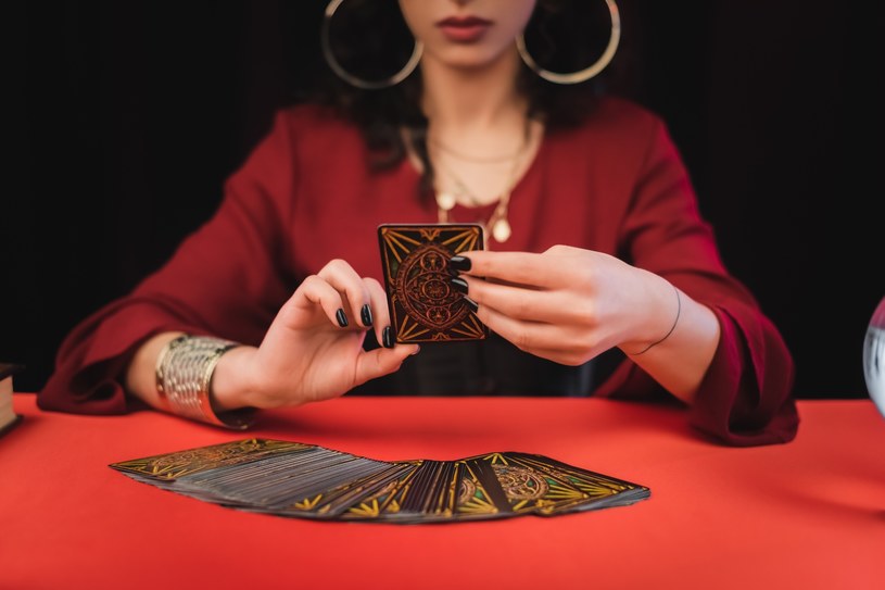 Karty na 15 marca. Wróżka Diana stawia tarota wszystkim znakom zodiaku