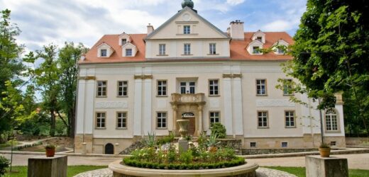 Nazywany dolnośląskim Wawelem. Przez lata był zamknięty na cztery spusty