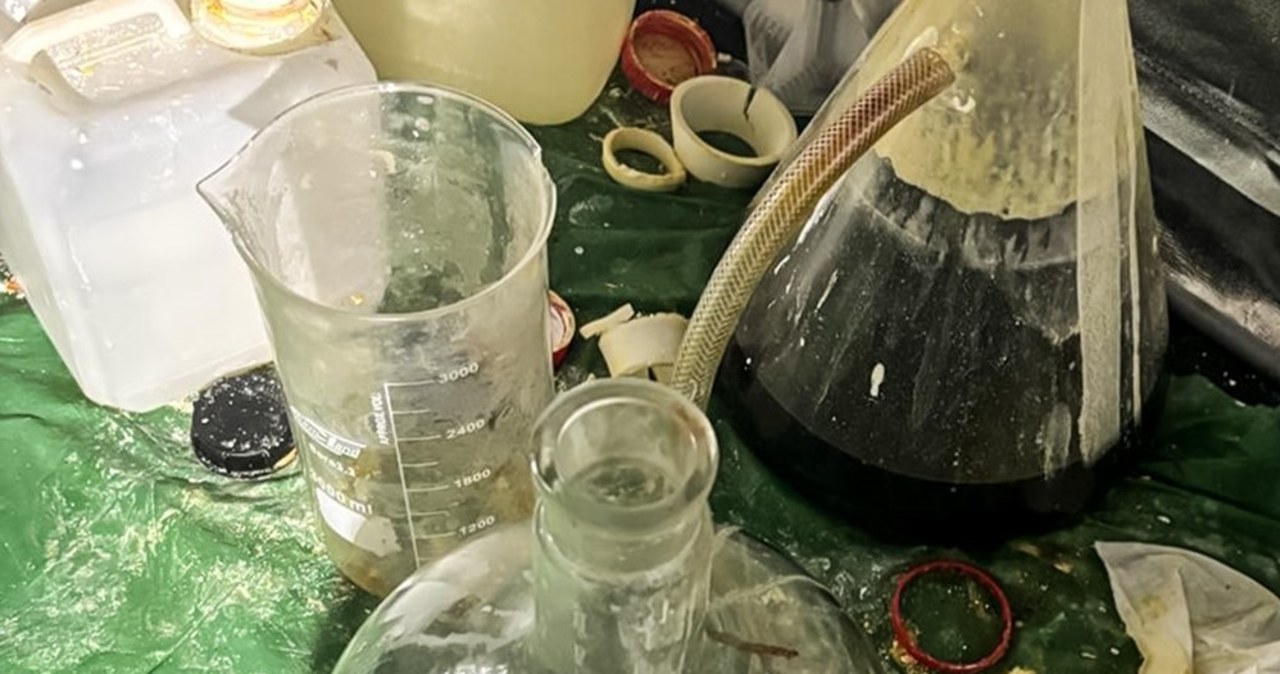 Służby zlikwidowały dwa laboratoria narkotyków o wartości ponad 10 mln zł