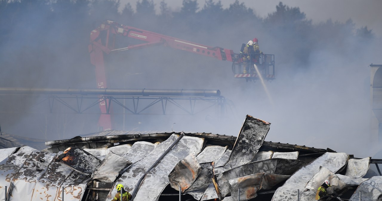 Pożar zakładu meblarskiego w Kaninie. Jedna osoba poszkodowana