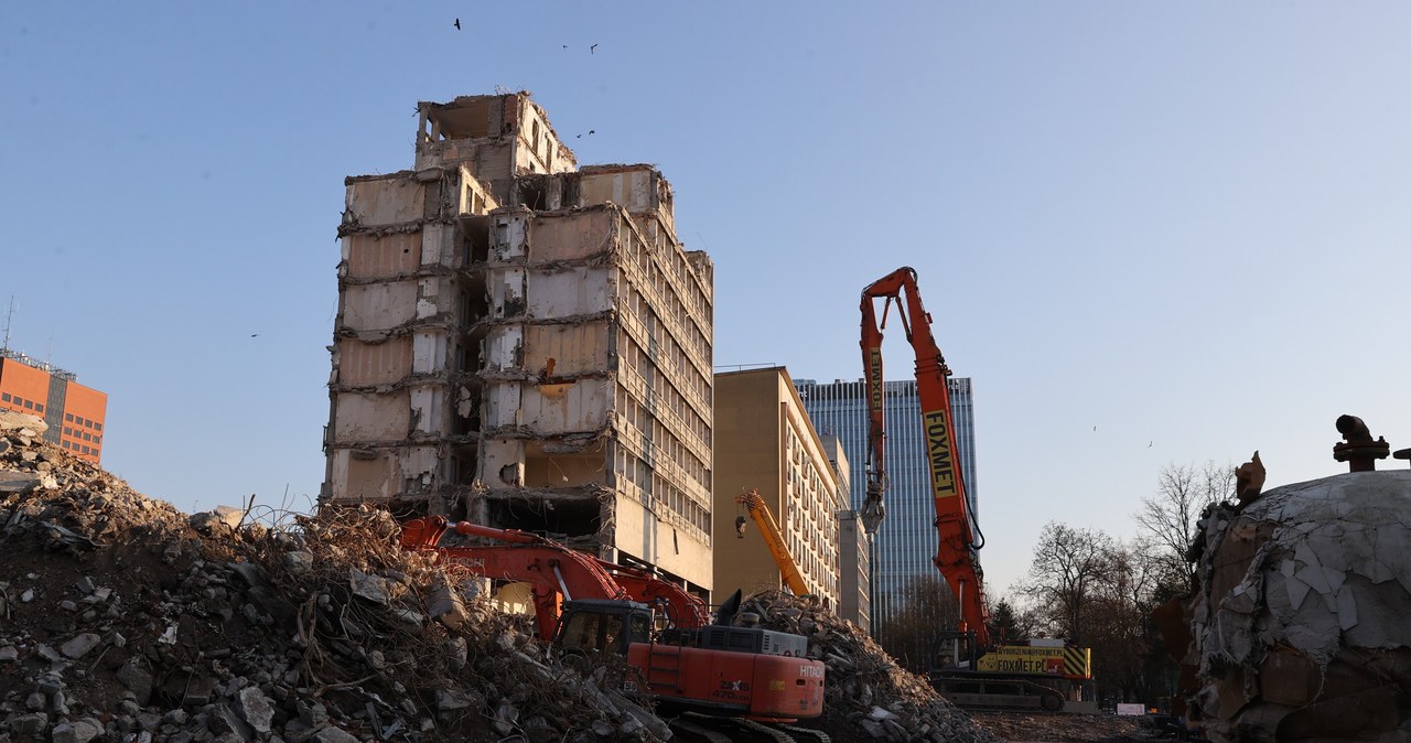 Hotel Światowit do wyburzenia. Budynek znika z centrum Łodzi [ZDJĘCIA]