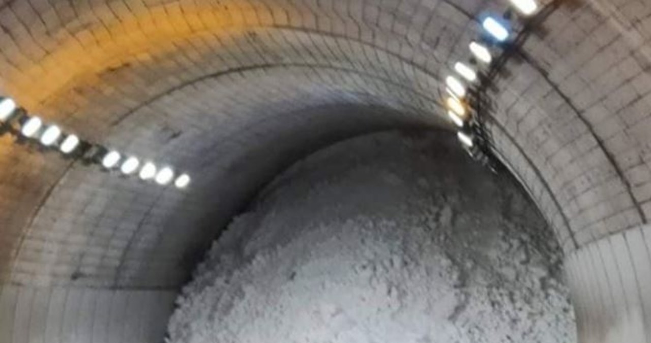 Potężna lawina zasypała tunel. 6 tys. ludzi odciętych od świata