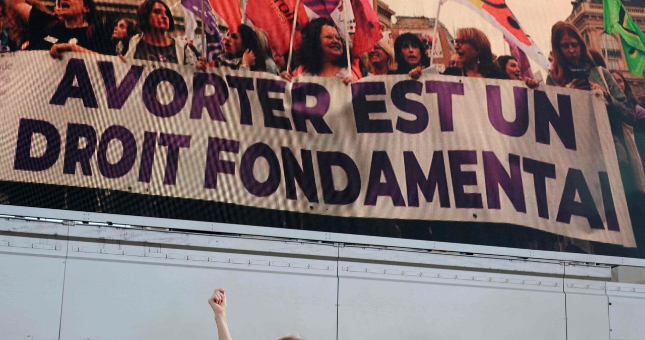 Francja pierwszym krajem z prawem do aborcji w konstytucji