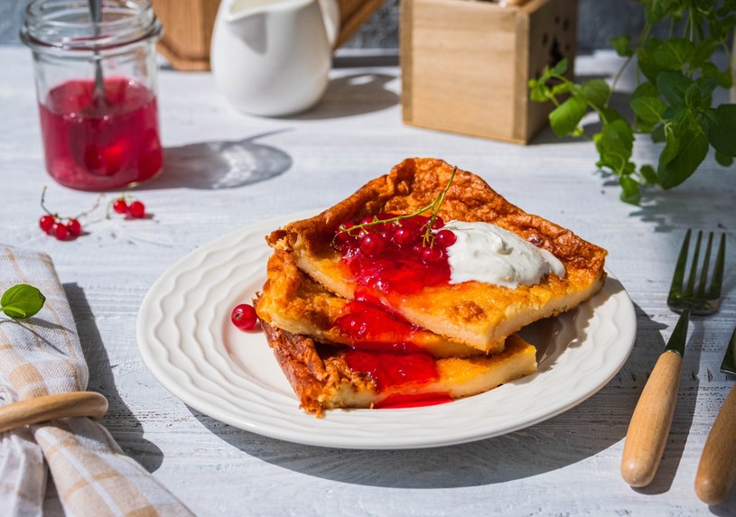 Bez stania przy dymiącej patelni. Pannukakku – fińskie słodkie śniadanie