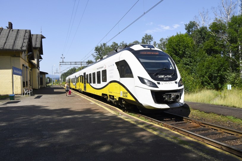 Widoki jak w Szwajcarii, a bilet za grosze. To najpiękniejsza trasa kolejowa w Polsce