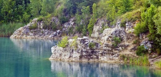 Mówią o nim „polska Chorwacja”. Malownicze miejsce zachwyca turkusową wodą