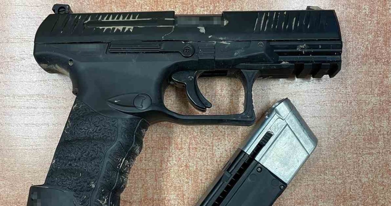 Dwóch kierowców starło się na drodze. W ruch poszły szpadel i wiatrówka