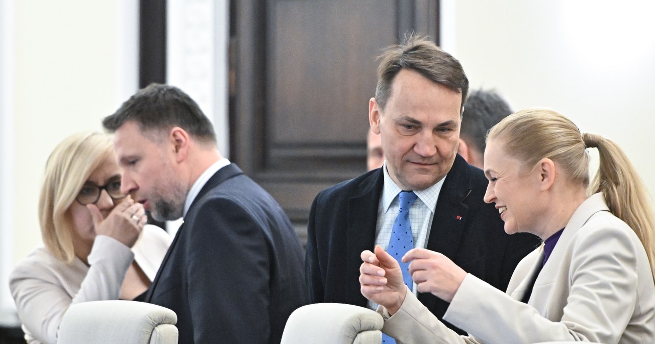 120-osobowy rząd. Polska znów jest w czołówce