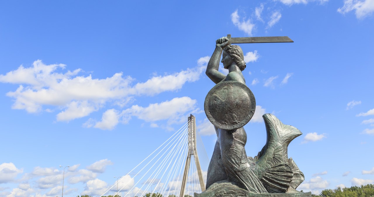 Dwie kobiety oblały farbą pomnik warszawskiej Syrenki