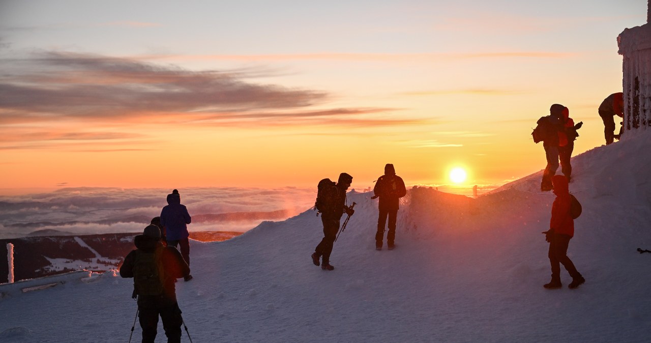W Karkonoszach ujemna temperatura i silny wiatr. Trudne warunki na szlakach