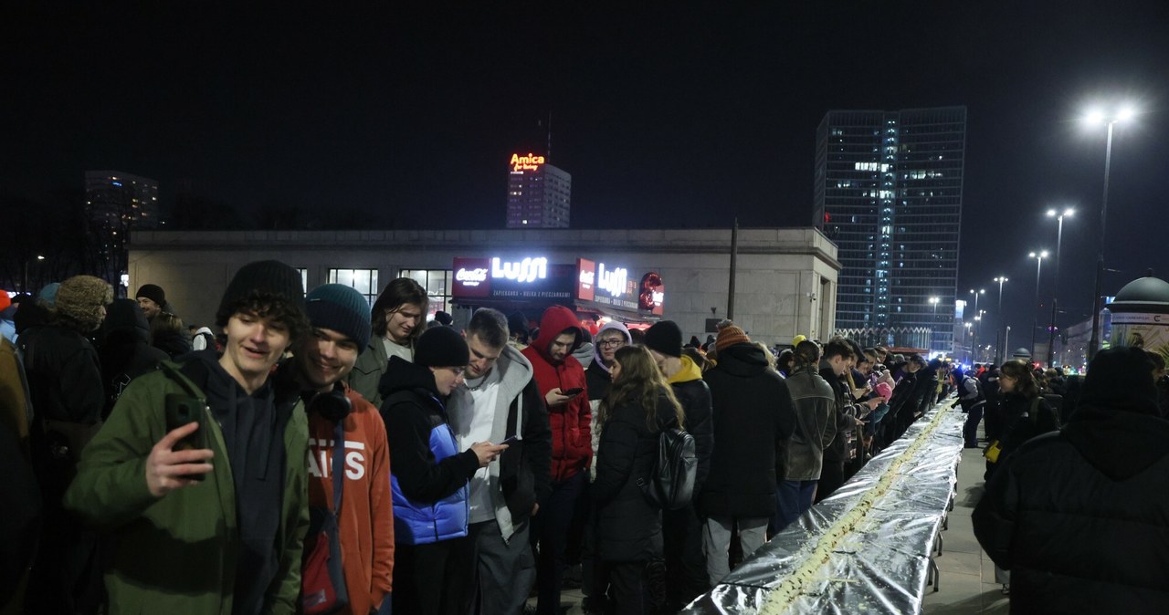 Tańczący protest i 120-metrowa zapiekanka. Impreza przed barem Lussi