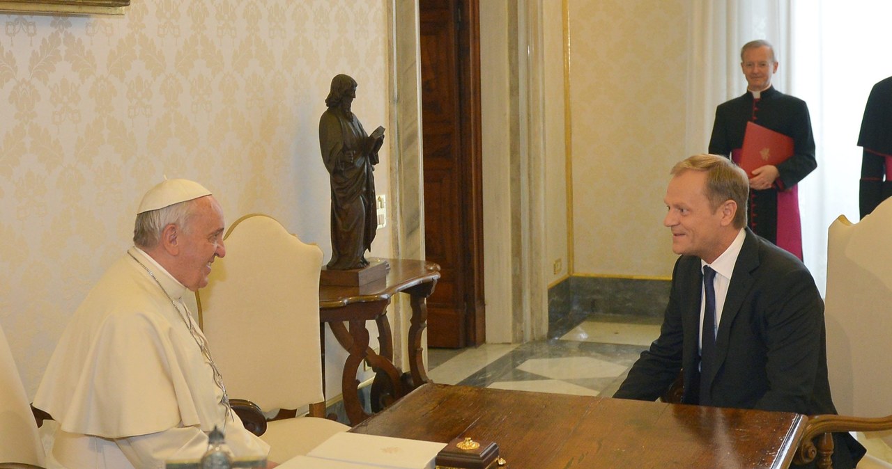 Tusk ostro o słowach papieża. „Chciałoby się zatkać uszy”