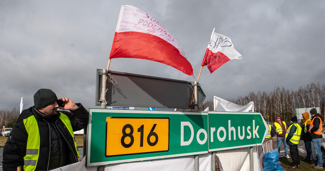 Dorohusk: Rolnicy przepuszczą tiry na Ukrainę. Protestu nie zawieszają