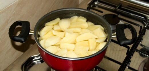 Ugotuj ziemniaki w tym wywarze. Kubki smakowe będą w siódmym niebie