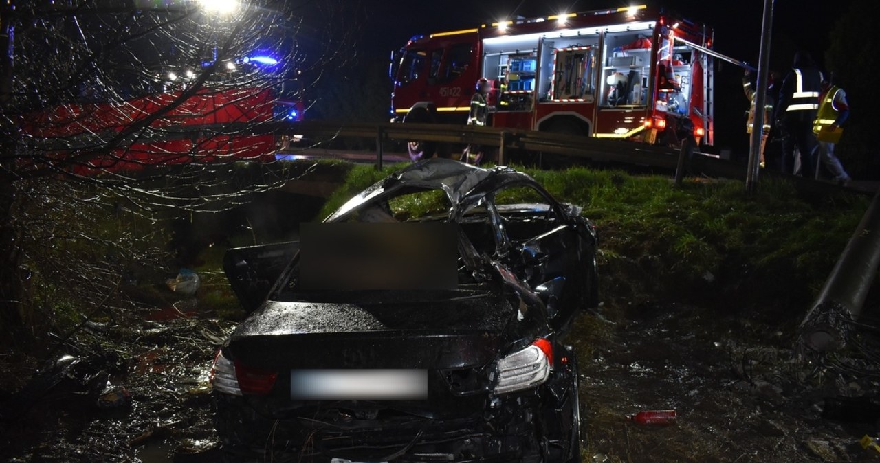 Bmw stanęło w płomieniach, zginęły dwie osoby. 24-latek aresztowany