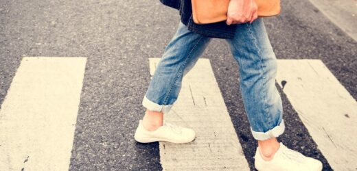 Co zamiast jeansów? Oto spodnie, w których tej wiosny zadasz szyku