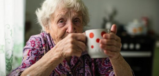 Ten napój najszybciej wyleczy cię z przeziębienia. Wszystko czego potrzebujesz, zbierzesz na spacerze