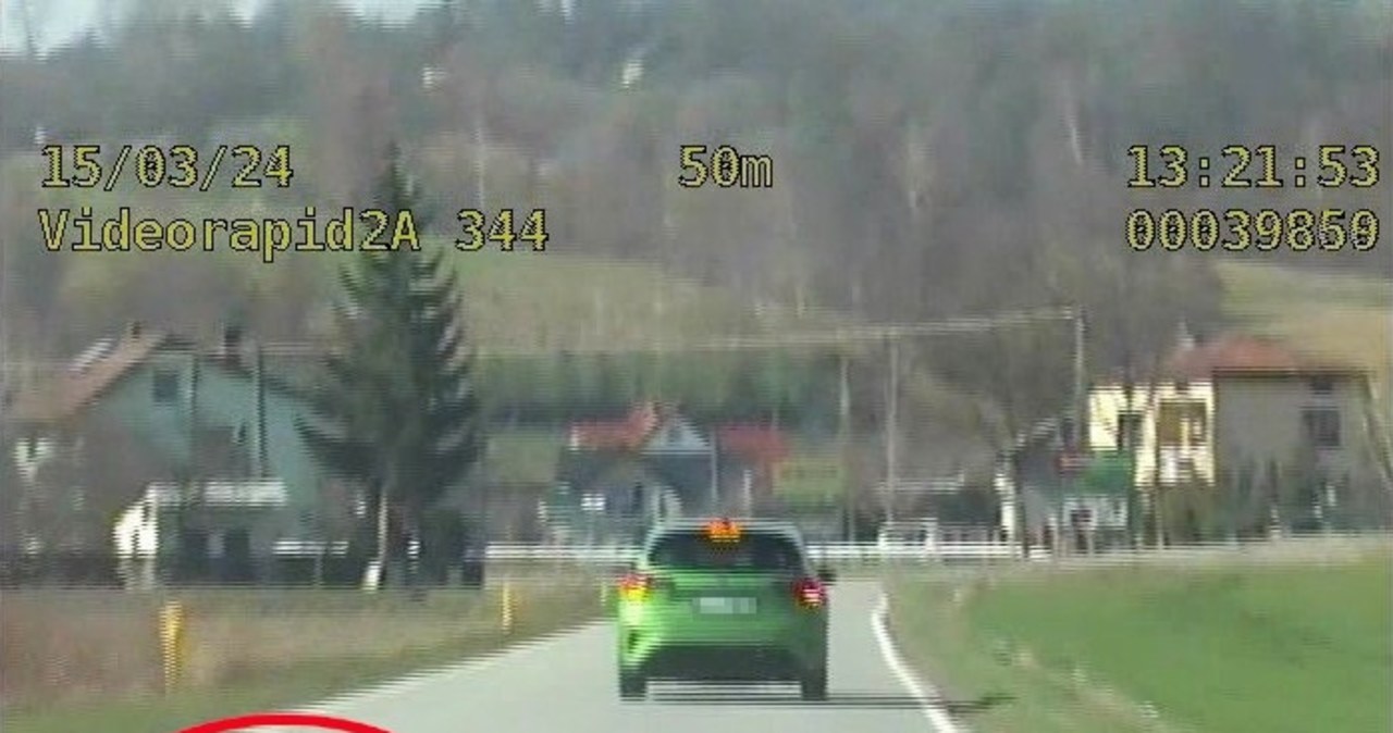 ​Pirat drogowy surowo ukarany. Pędził prawie 160 km/h w terenie zabudowanym
