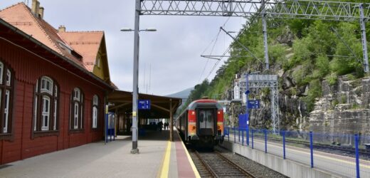 Najdłuższy tunel kolejowy i najwyżej położona linia. Podróże pociągiem to prawdziwa gratka