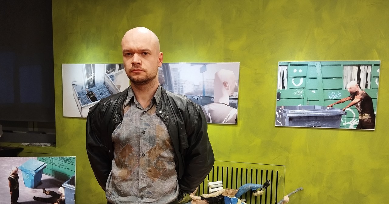 Jeździł śmieciarką, zrobił o tym wystawę