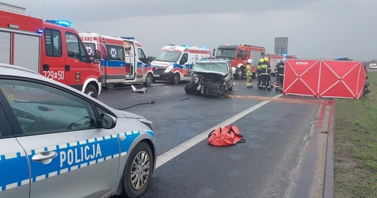 Zderzenie czterech aut w Słabomierzu. Jedna osoba nie żyje