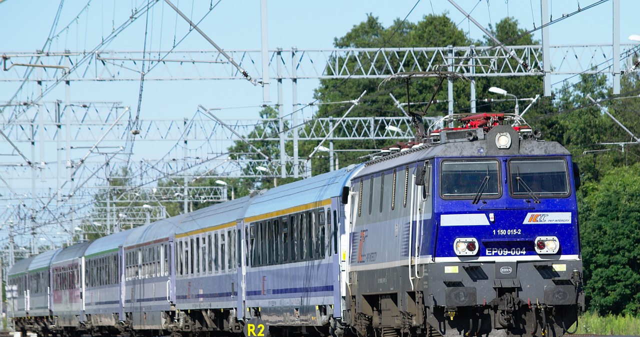 Wykolejenie wagonów w Warszawie. Opóźnienia w ruchu