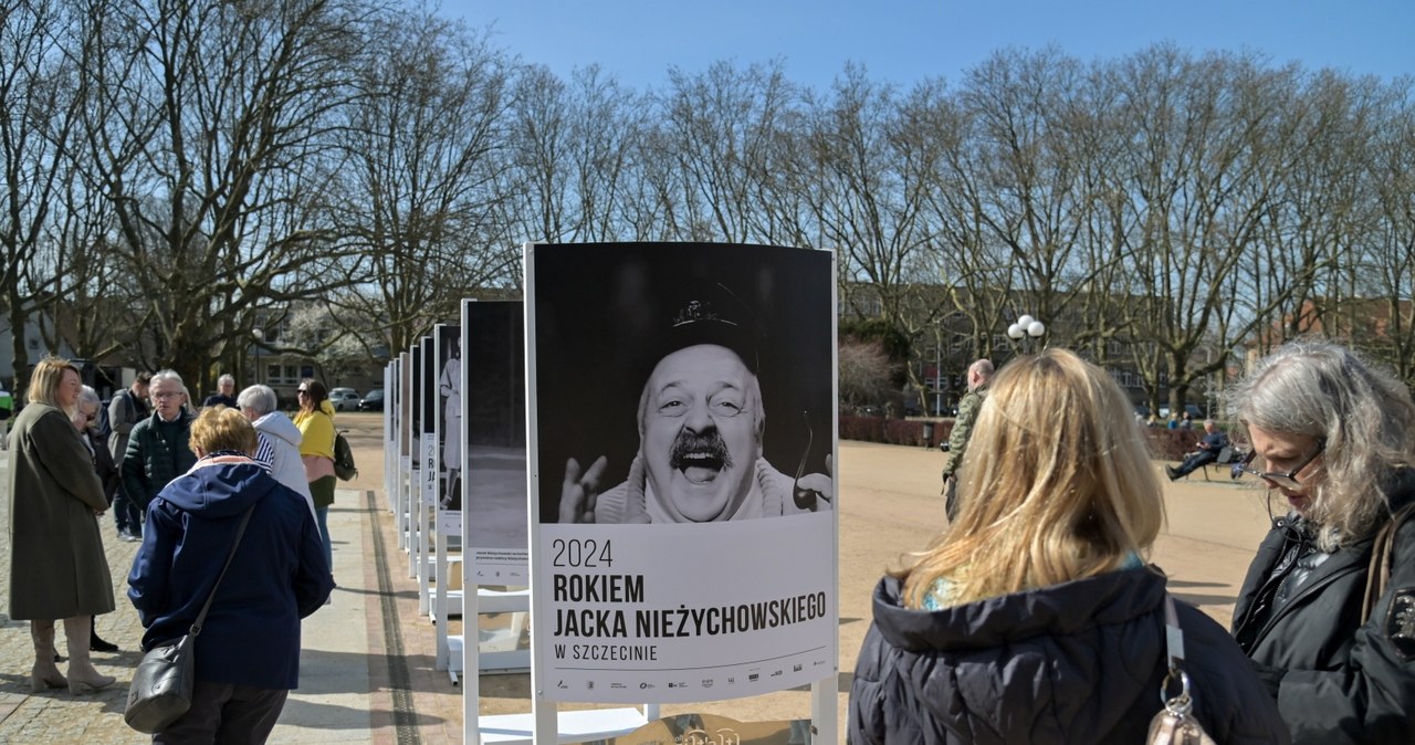 „Jacek śmieje się gdzieś zza chmur”. Wystawa w 100. rocznicę urodzin Nieżychowskiego