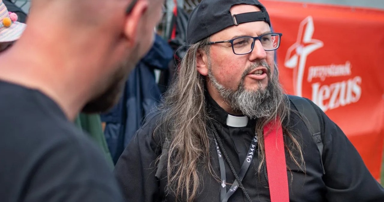 Brewiarz w rytmie heavy metalu i codzienność proboszcza. Terlikowski w szczerej rozmowie z ks. Szczygłem