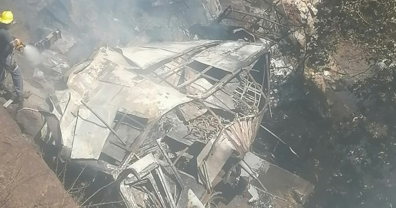 Autobus spadł z wiaduktu. Zginęło 45 pielgrzymów