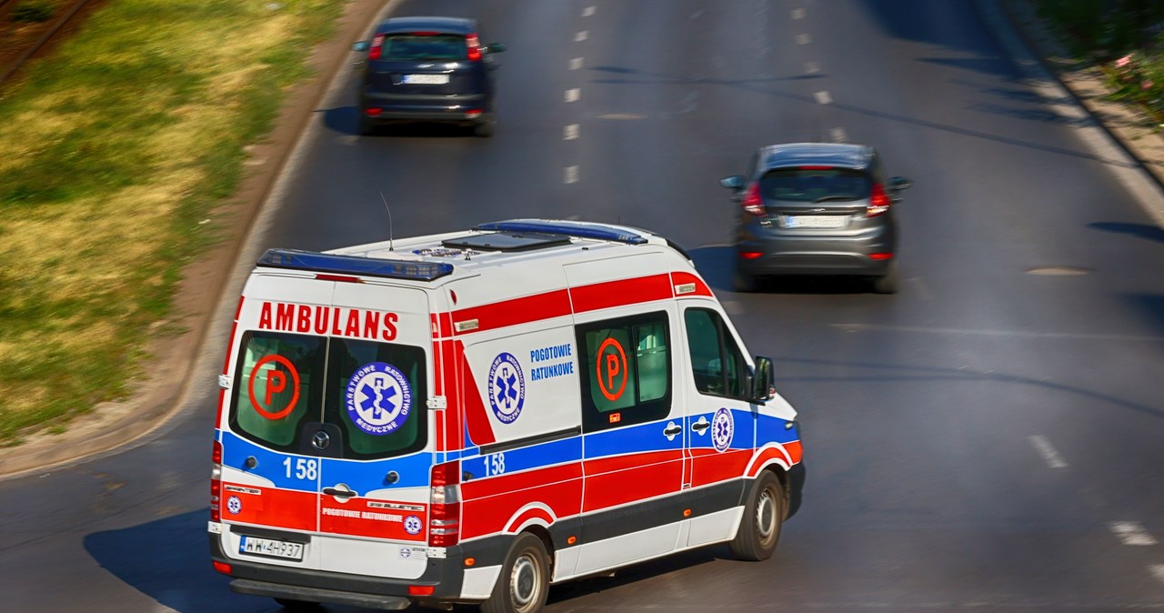 Wjechał na chodnik i potrącił rodzinę. Miał zakaz kierowania pojazdami