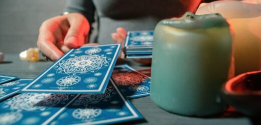 Karty na 4 kwietnia. Wróżka Diana stawia tarota wszystkim znakom zodiaku
