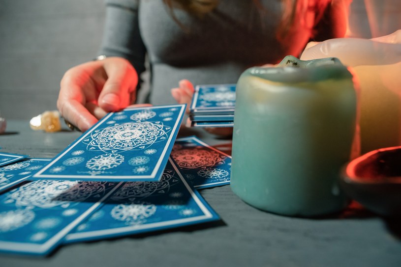 Karty na 4 kwietnia. Wróżka Diana stawia tarota wszystkim znakom zodiaku