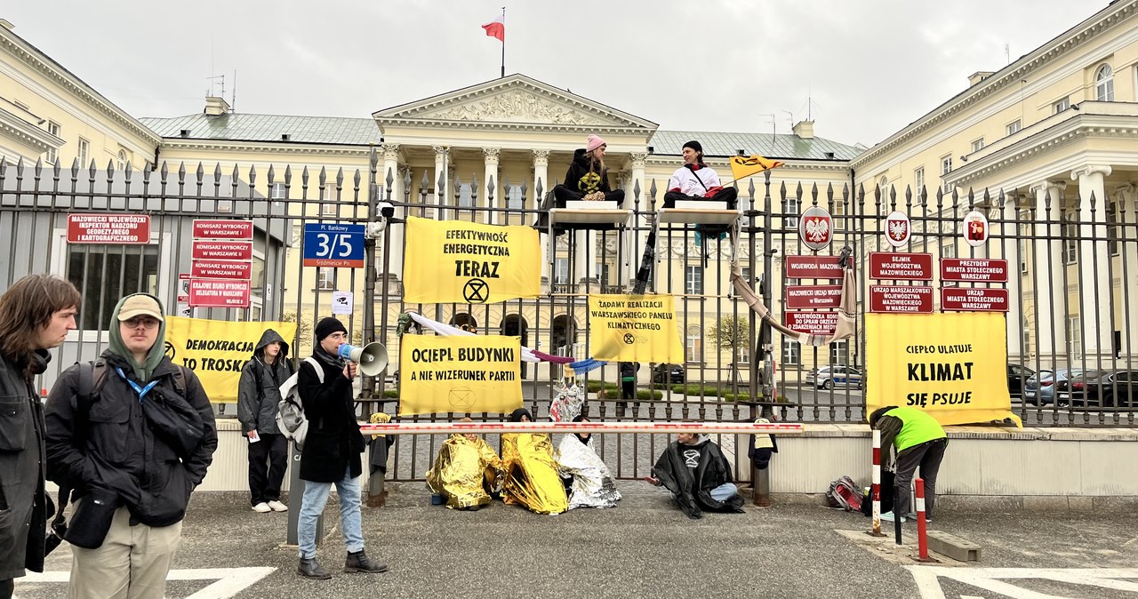 Warszawa: Protest ekologów przed ratuszem. Czego żądają?