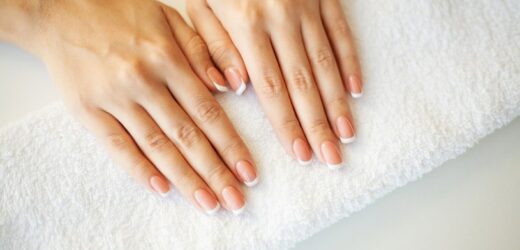 „Cowgirl copper nails” to hit wśród manicurzystek. Zapomnij o panterce i frenchu