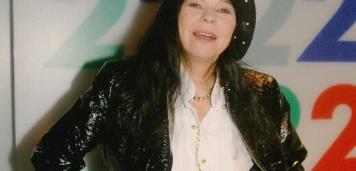 Karin Stanek: Malowana lala z gitarą