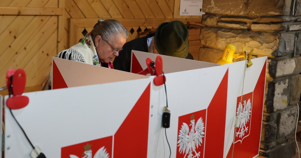 Najwięcej sejmików dla KO, najwięcej głosów na PiS