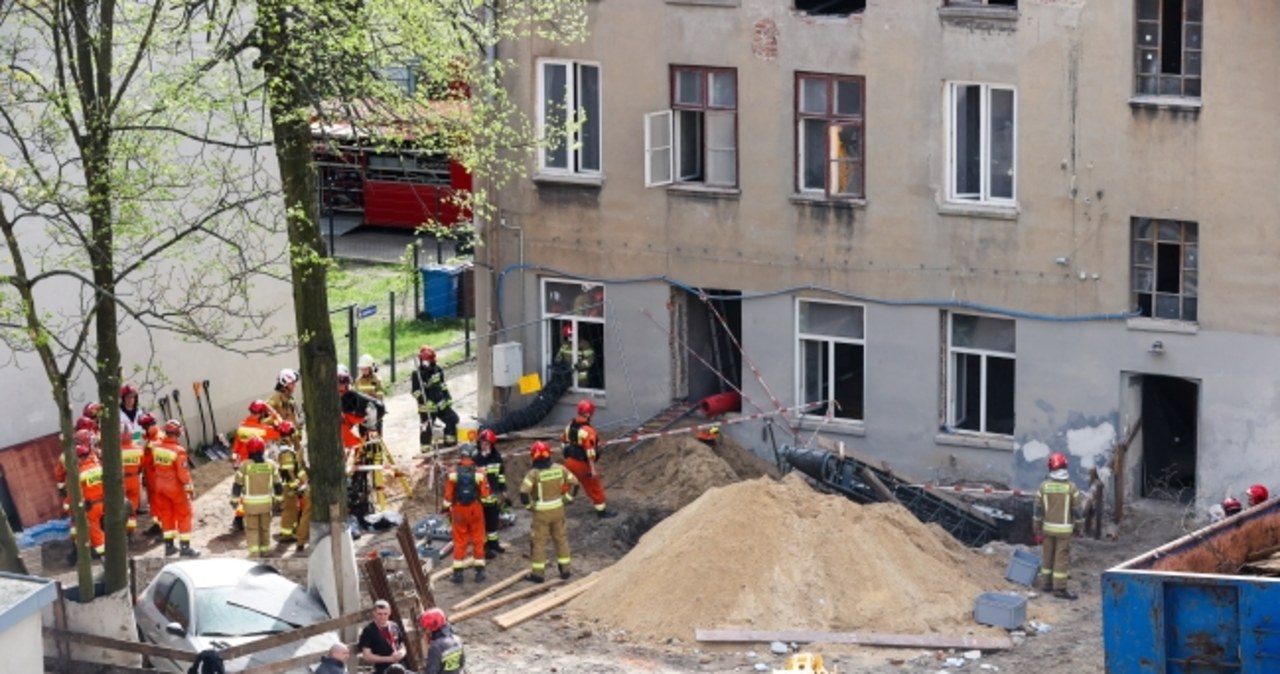 Runęła ściana remontowanego budynku. Spod gruzów wydobyto ciało mężczyzny