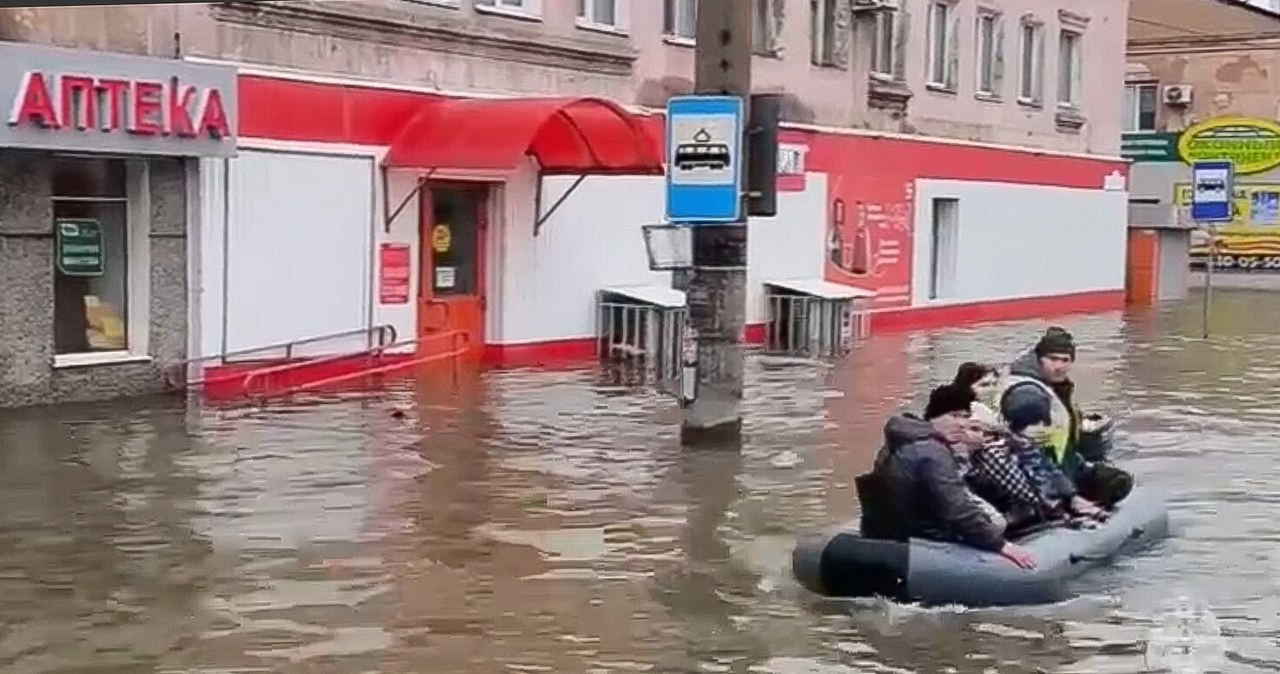 Tysiące zalanych domów, ewakuacja ludności. Gigantyczna powódź w Rosji
