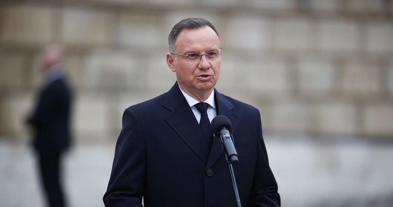 To już 14 lat od katastrofy smoleńskiej. Prezydent złożył wieniec na Wawelu