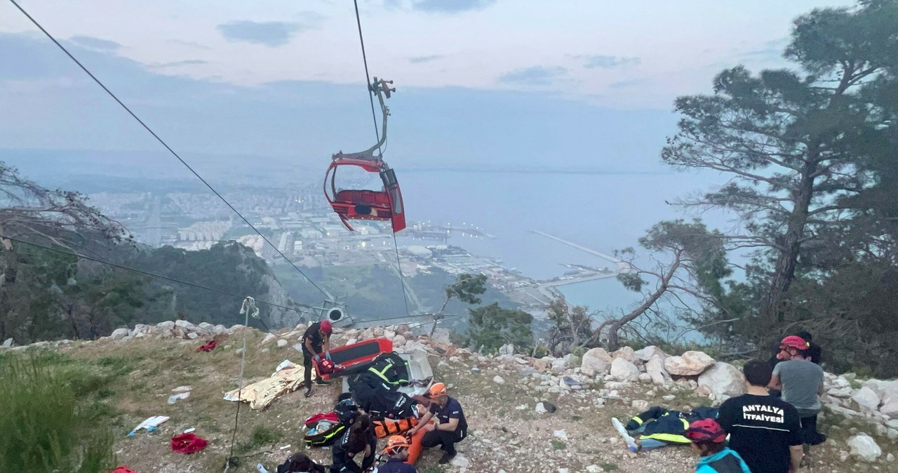 Turcja: Pasażerowie kolejki liniowej wypadli z wagonika