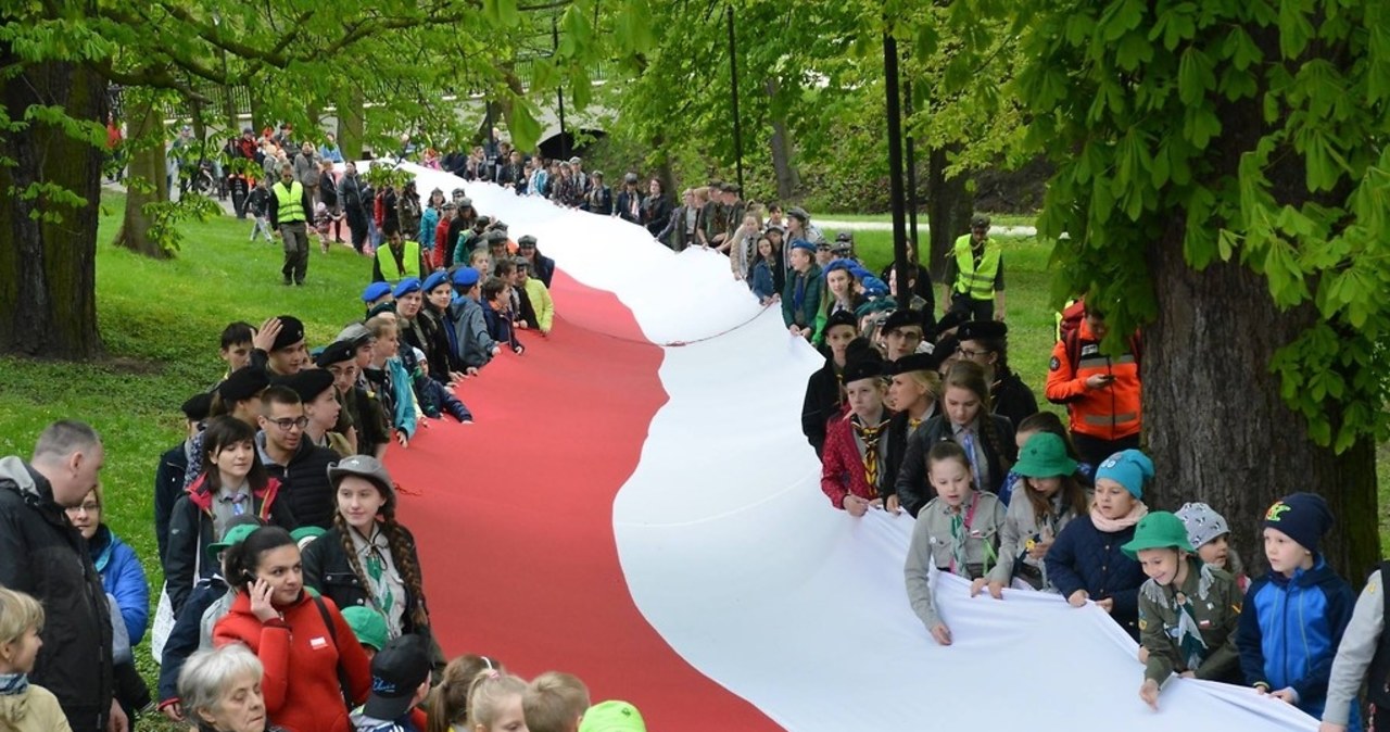 W Skierniewicach chcą uszyć 400-metrową flagę. Można się dołączyć