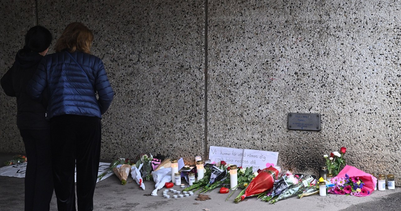 Nie pokazywał żadnych emocji. 17-latek aresztowany w związku z brutalną zbrodnią w Sztokholmie