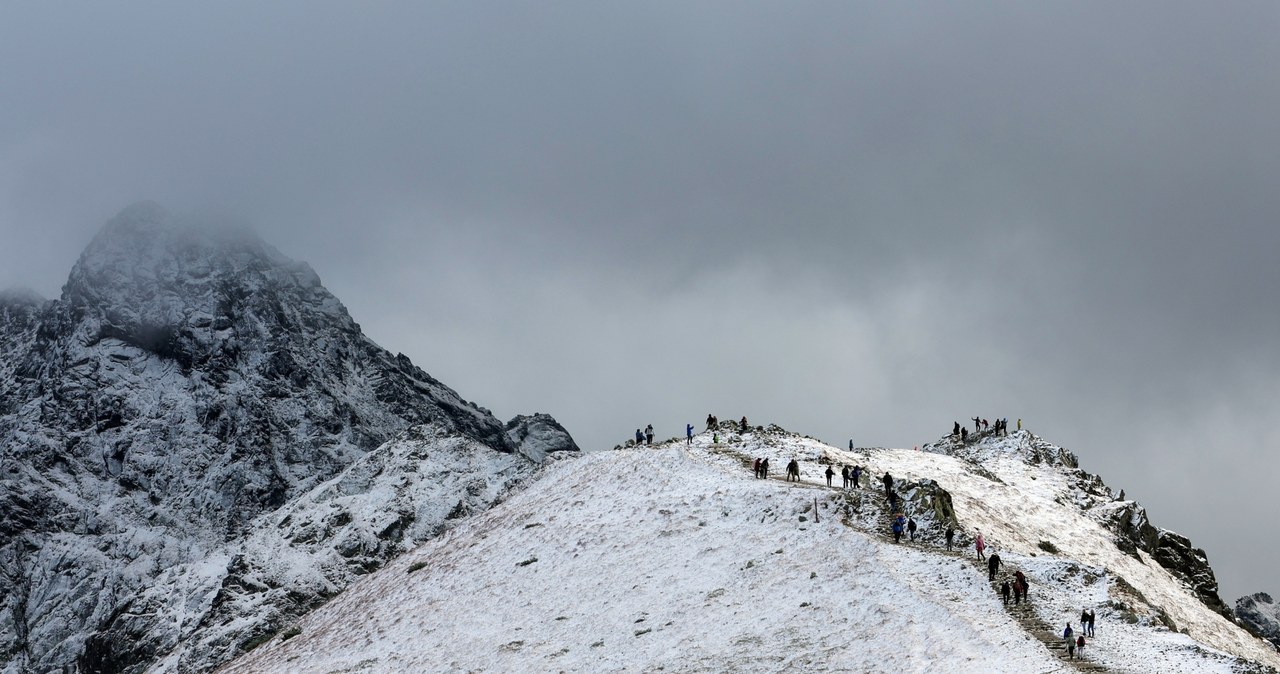​Zima wróciła w Tatry. Rośnie zagrożenie lawinowe