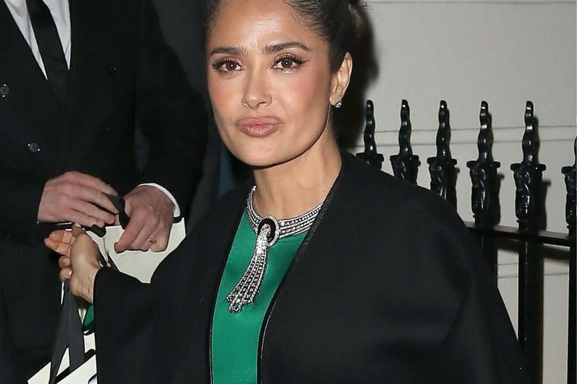 Salma Hayek olśniła kreacją. Trudno oderwać wzrok