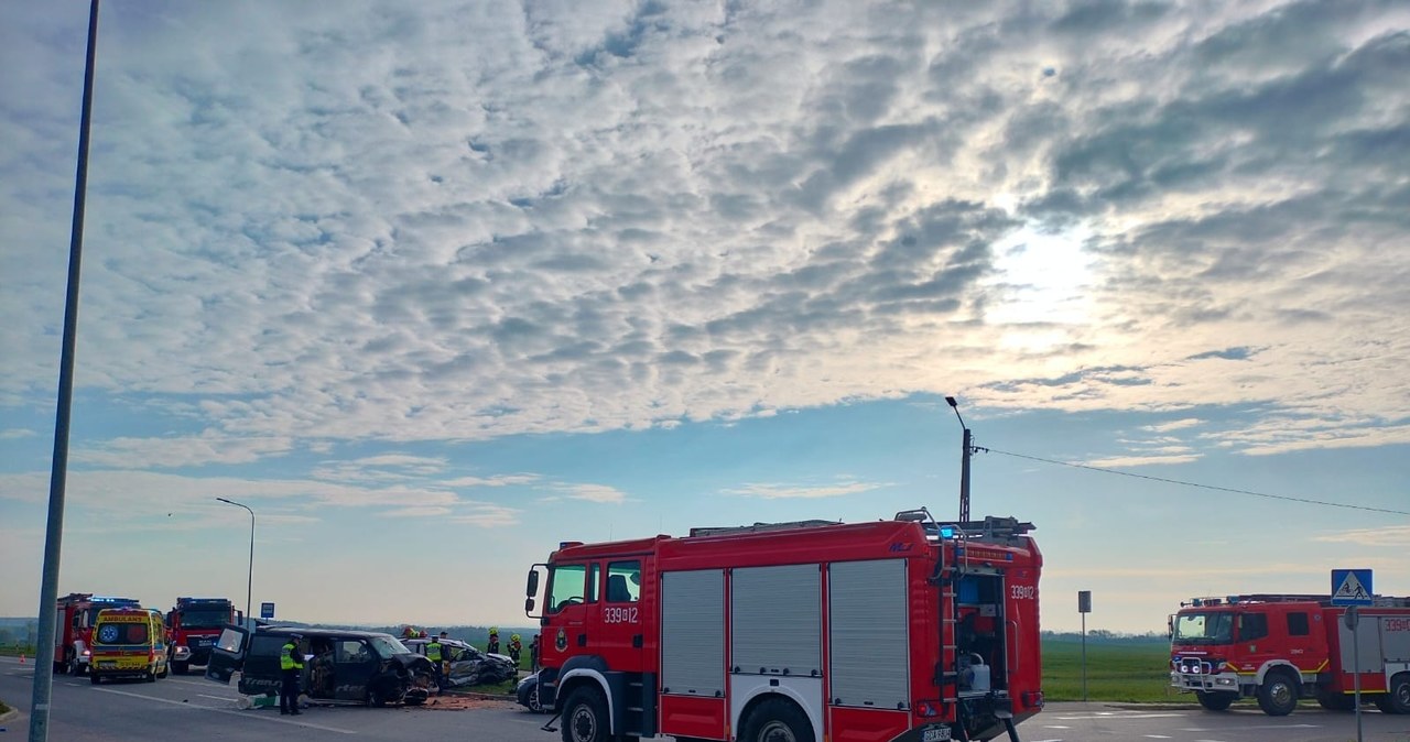Wypadek busa we wsi Rekcin. Lądował śmigłowiec LPR
