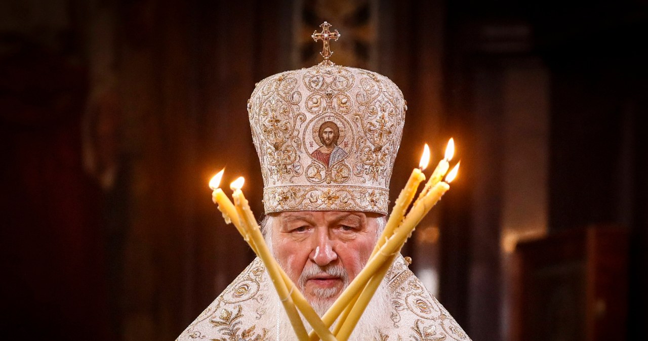 Pop odprawił nabożeństwo przy grobie Nawalnego. Został ukarany przez Cyryla