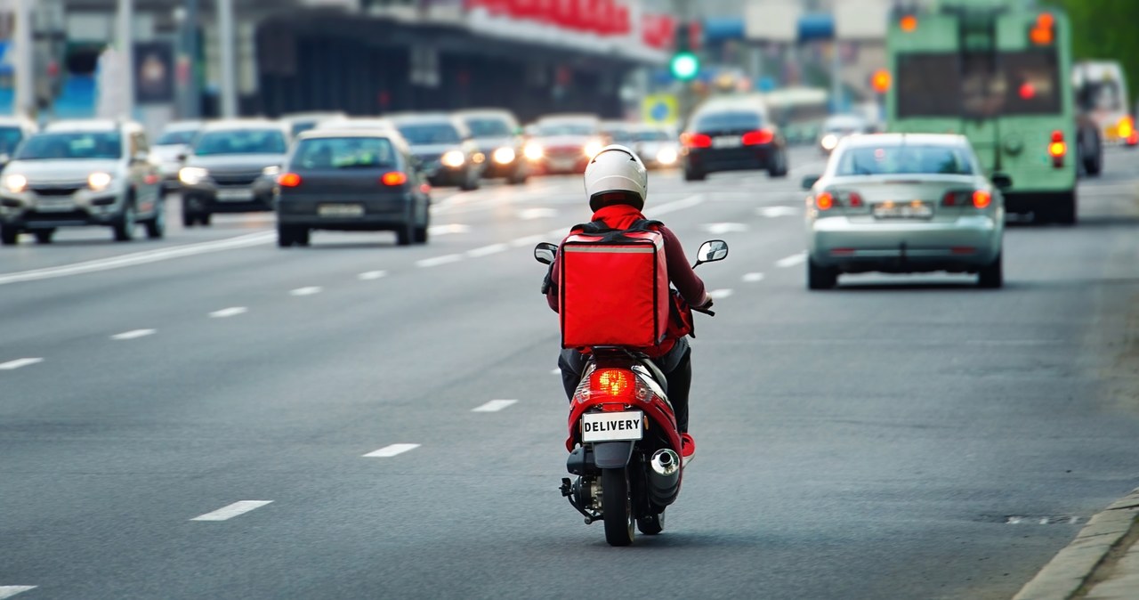 Ważne zmiany dla kierowców i dostawców z aplikacji. PE przyjął dyrektywę