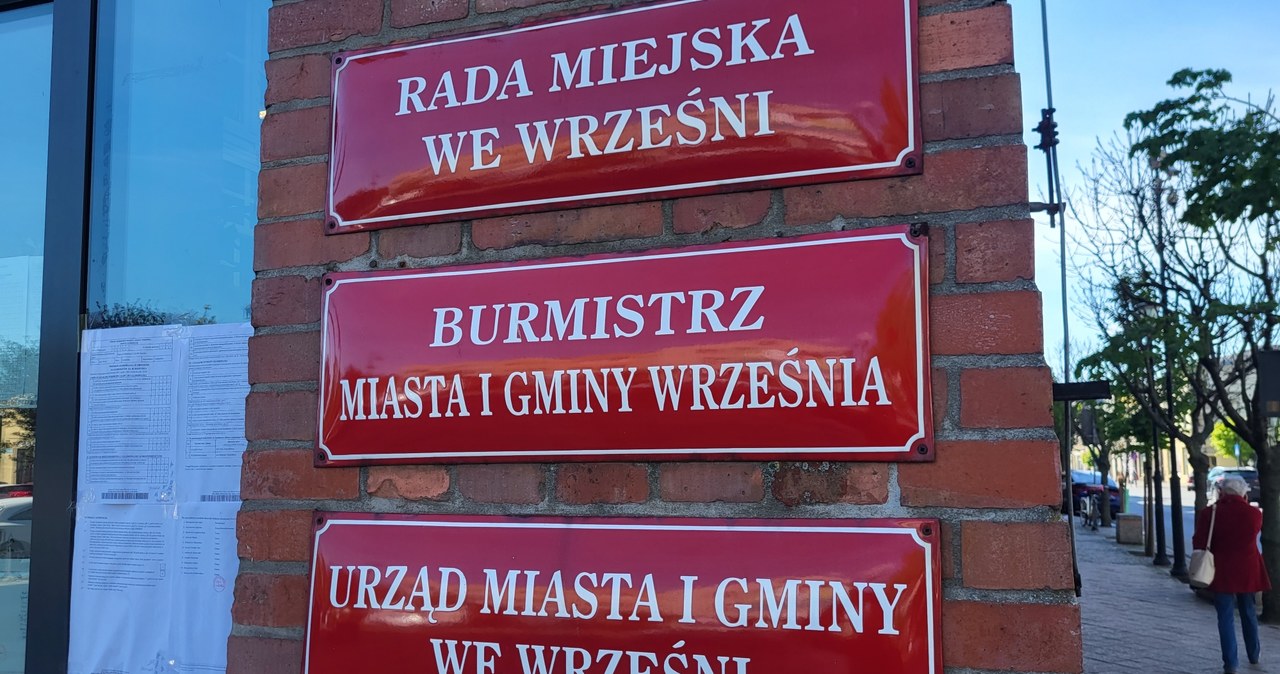 Kto rządzi we Wrześni? Burmistrz wygrał wybory, ale nie może sprawować urzędu