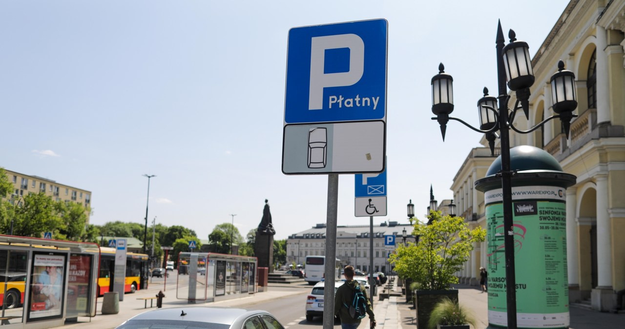 Majówka w Warszawie. Bezpłatne parkingi i transport publiczny