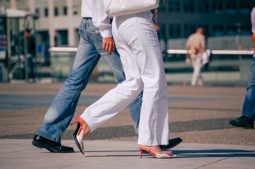 Jakie buty wybrać do szerokich spodni? Najbardziej sprawdzone modele